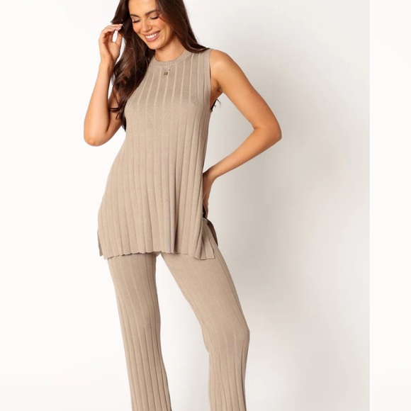 Petal and Pup taupe sleeveless sweater and pant set - Picture 4 of 6